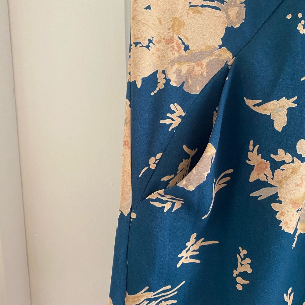 Aritzia | Wilfred Sabine Floral Dress - Picture 4 of 4
